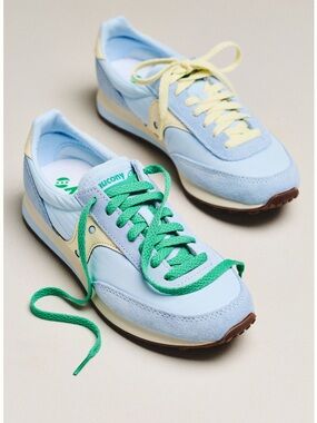 Saucony Exclusive Trainer 80 Powder Blue Sneakers  Green Laces Cream Accents